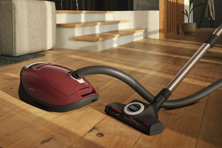 Miele Complete C3 Cat & Dog Vacuum Cleaner Tayberry Red